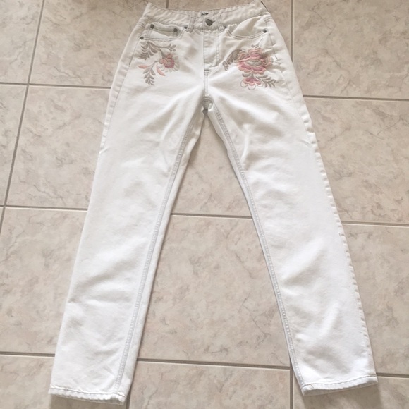 Straight leg jeans. (Aeropostale) - Picture 2 of 6